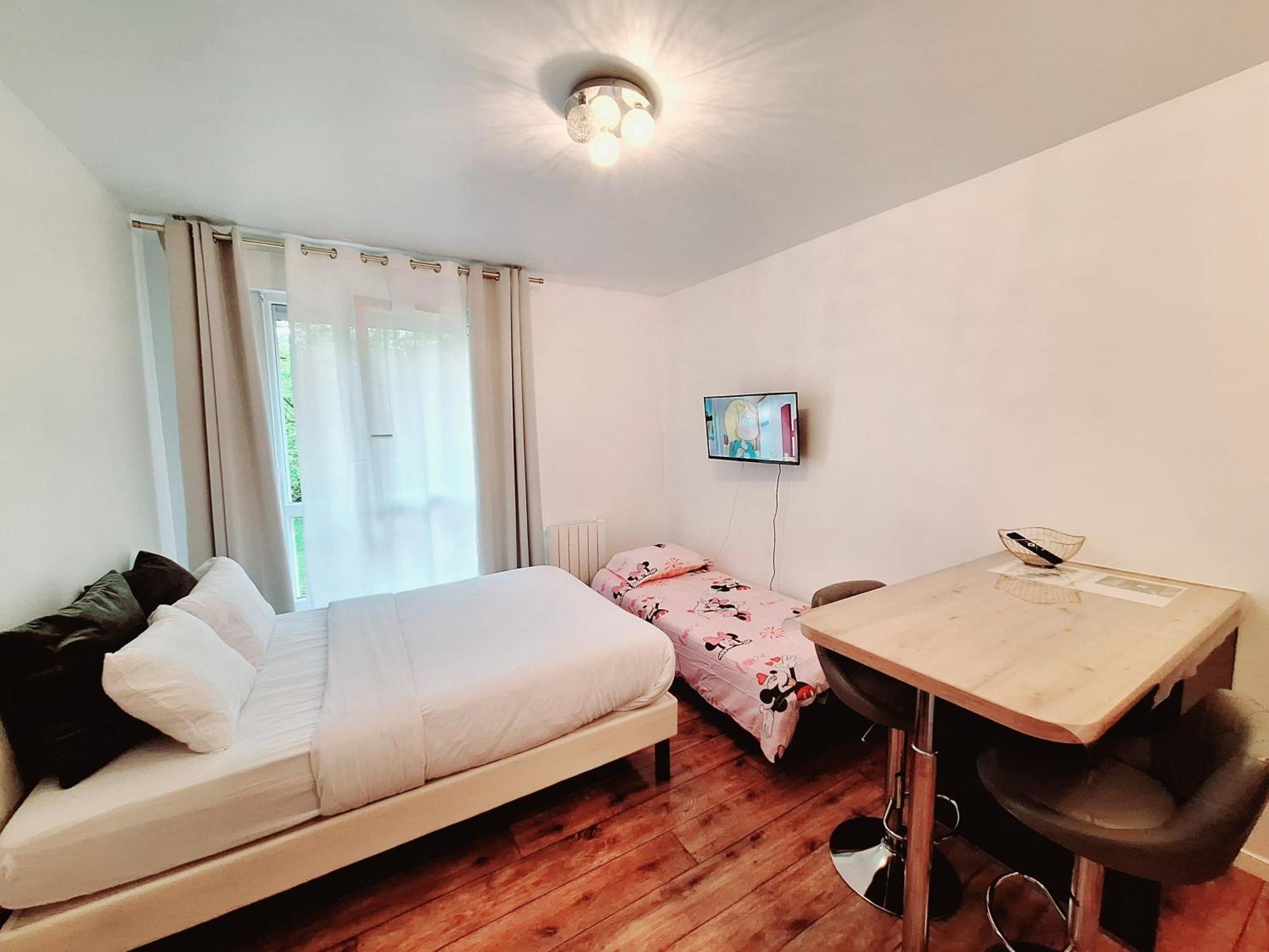 Studio Alpha - 2Min By Train To Disneyland Or 20Min Walk - 5Min Walk To "Val D'Europe" Station Montévrain Buitenkant foto
